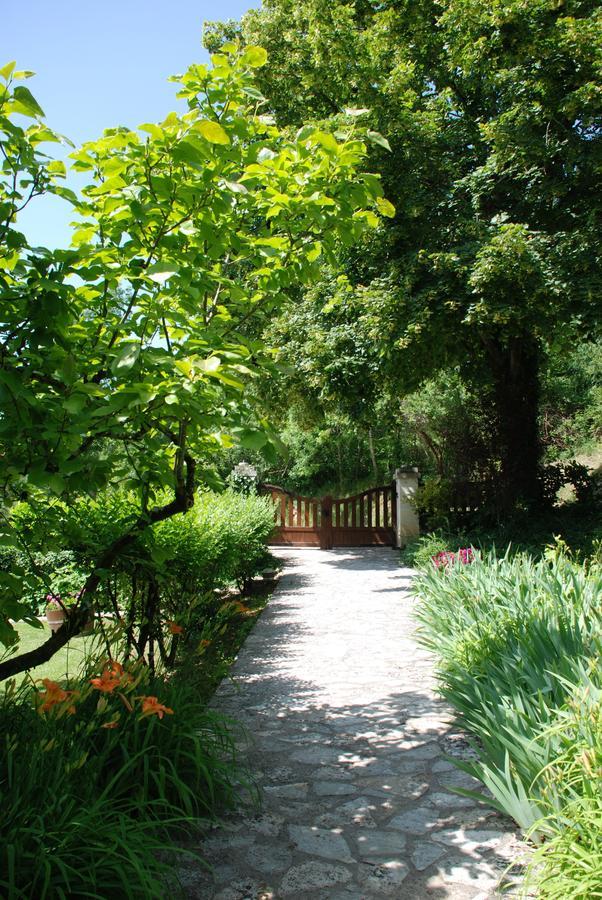 La Libertie Bed & Breakfast Campsegret Exterior photo